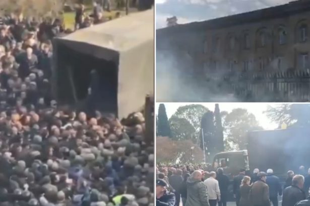 video sute de protestatari au luat cu asalt cladirea parlamentului in regiunea separatista prorusa abhazia din georgia 6737846a82b08