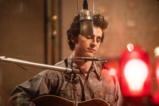 video timothee chalamet ofera performanta anului in filmul biografic despre bob dylan spun criticii se pronunta deja cuvantul oscar 6741c4f855855