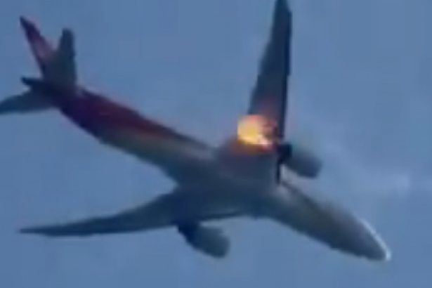 video un avion s a intors pe aeroportul din roma dupa un incendiu la motor problema ar fi fost provocata de ciocnirea cu o pasare 67311576b0a0a