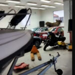 video un elan a intrat intr un garaj din suedia si a distrus trei bmw uri clasice 673871f0a60b3