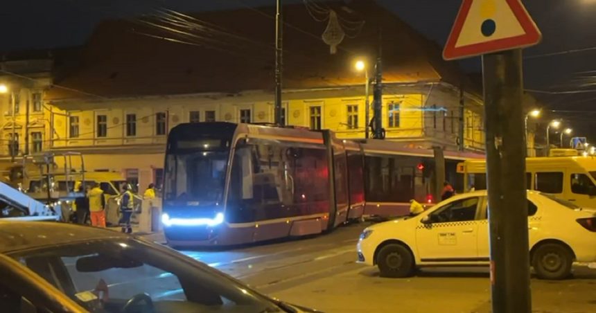 video un tramvai din timisoara a sarit de pe linii si a ajuns pe trotuar imagini surprinse dupa incident 6737025eb9ba2