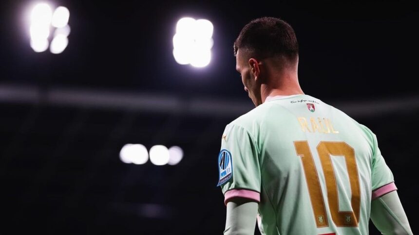 2,5 milioane de euro pentru transferul fotbalistului dorit la naționala României: "Mi-a cerut să plece" 1 25 milioane de euro pentru transferul fotbalistului asteptat la nationala romaniei mi a cerut sa plece 67507df092f9d