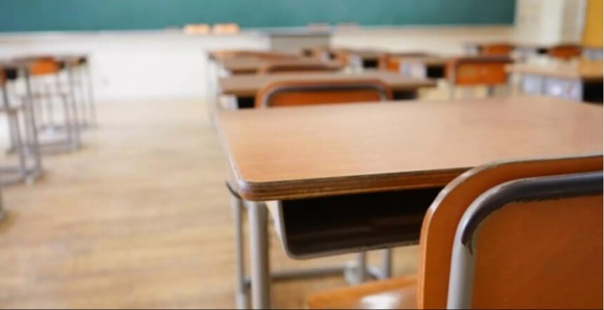 A început simularea pentru Evaluarea Națională, iar mai multe școli au trimis elevii acasă sau i-au mutat în sala de sport. Ce declarații face șeful ISJ 1 a inceput simularea pentru evaluarea nationala si mai multe scoli au trimis ceilalti elevi acasa sau i au mutat in sala de sport ce spune seful isj 6756cc179a88e