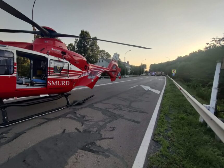 accident la sibioara cu un autoturism rasturnat in sant o persoana a ramas incarcerata intervine si elicopterul smurd 676ffd74271a1
