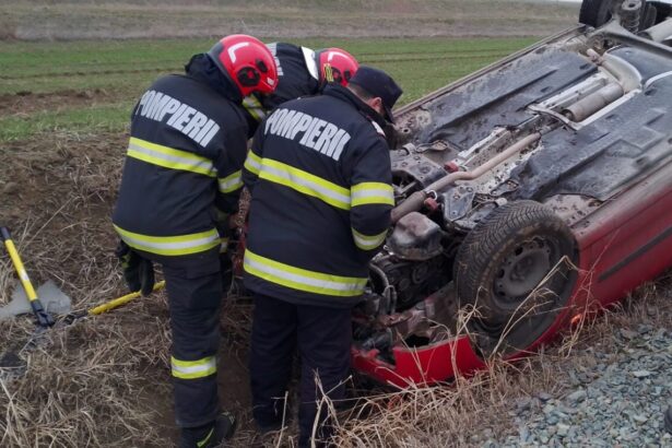accident pe dn 39 o tanara de 22 de ani fara permis si beata s a rasturnat cu masina pe sosea 67713dc1e0f87