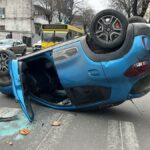 Accident rutier pe bulevardul Ferdinand - o mașină s-a răsturnat. 2 accident rutier pe bulevardul ferdinand o masina s a rasturnat 67596bc7e266c