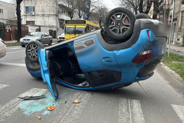 accident rutier pe bulevardul ferdinand o masina s a rasturnat 67596bc7e266c