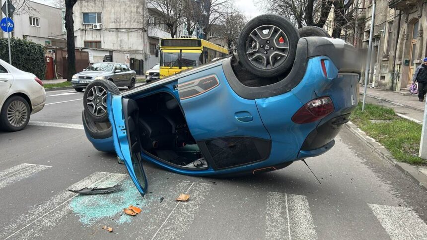 accident rutier pe bulevardul ferdinand o masina s a rasturnat 67596bc7e266c