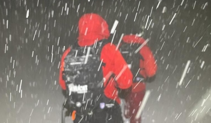 Acțiune dificilă a salvamontiștilor pentru recuperarea a 23 de turiști surprinși de viscol în zona vârfului Leaota. 1 actiune dificila a salvamontistilor pentru recuperarea a 23 de turisti surprinsi de viscol in zona varfului leaota 675f324eebe87