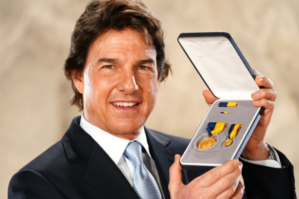 actorul tom cruise a fost decorat cu cea mai inalta distinctie civila a marinei sua 676b946159e71