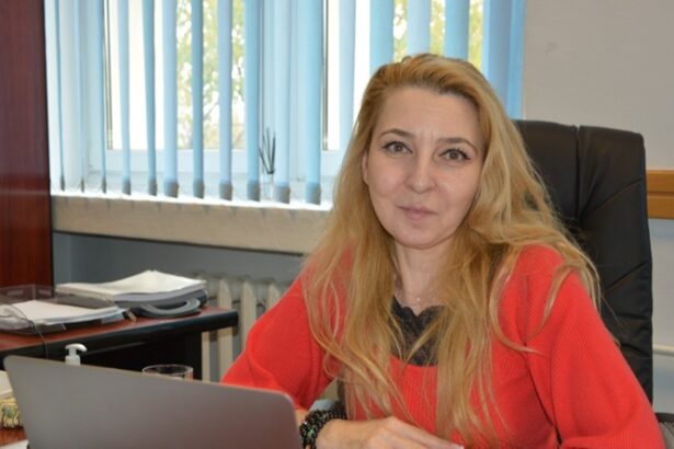amelia stanescu directorul bibliotecii judetene i n roman constanta mesaj cu prilejul zilei nationale a romaniei 674cae5c587ce
