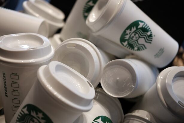 angajatii starbucks intra in greva in tot mai multe orase americane 67694625a0c7f
