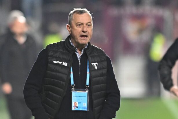 anuntul facut de mircea rednic dupa ce fanii i au cerut sa plece de la echipa 675bfb2b5df74