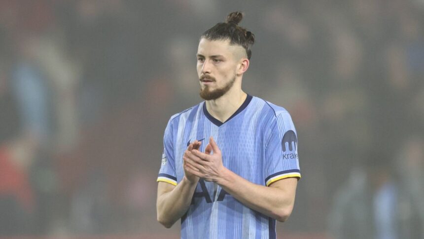 Anunțul lui Ange Postecoglou după accidentarea lui Radu Drăgușin în meciul Nottingham - Tottenham 1 anuntul lui ange postecoglou dupa ce radu dragusin a iesit accidentat in nottingham tottenham 676d9aba37d00