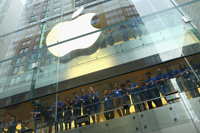 Apple, acuzată de supravegherea angajaților 1 apple data in judecata pentru supravegherea angajatilor 674ea5791916e