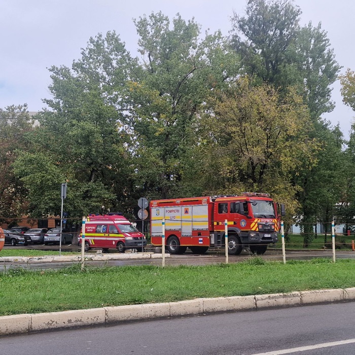arde o masina de gunoi pe varianta spre ovidiu 674d8b77d3b8d