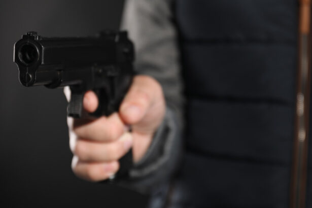 atac armat la o banca din municipiul calarasi un barbat a scos pistolul de sub geaca si a cerut bani 674f41f096c0f
