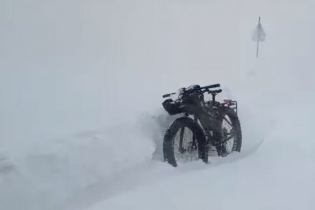 aventura extrema in bucegi un biciclist salvat din viscol 676ae63561698