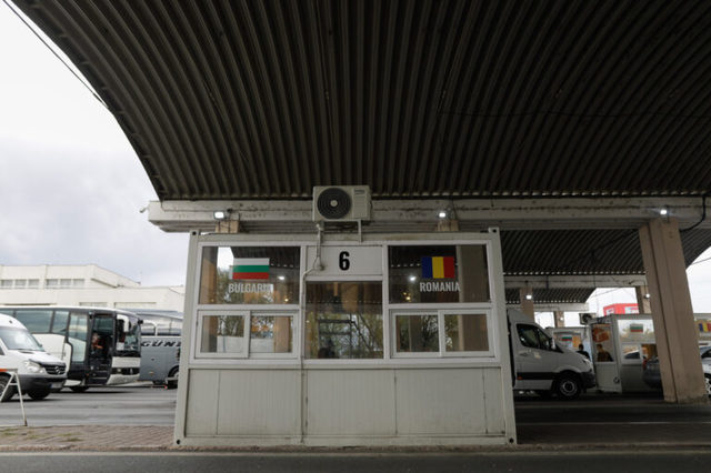 Bulgaria implementează temporar controlul la frontieră la granița cu România pentru o durată de șase luni. 1 bulgaria introduce temporar controlul la frontiera la granita cu romania pentru o perioada de sase luni 67640685e6da7