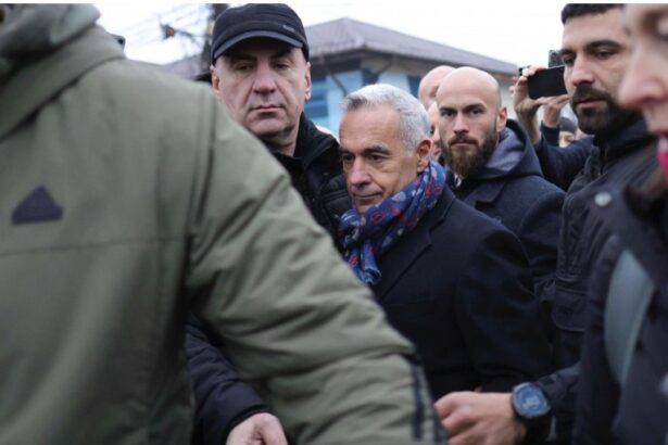 calin georgescu moment de reculegere la sectia de votare de ziua constitutiei nimic nu mai este constitutional in romania 675563ec1ceca