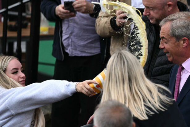 ce pedeapsa a primit femeia care l a atacat pe nigel farage cu un milkshake modelul onlyfans spune ca nu regreta incidentul 6760304c095b2