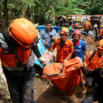 cel putin 10 persoane au murit in inundatiile devastatoare din indonezia 6756f37e62cb4