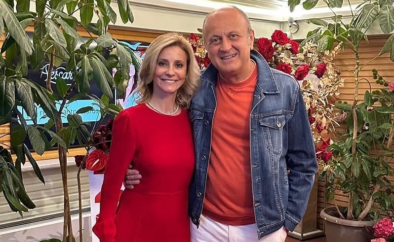 cele sase cuvinte folosite de diana sucu pentru a si descrie sotul ce melodie i a dedicat dupa ce dan sucu a cumparat clubul italian genoa 6763c5383cabf