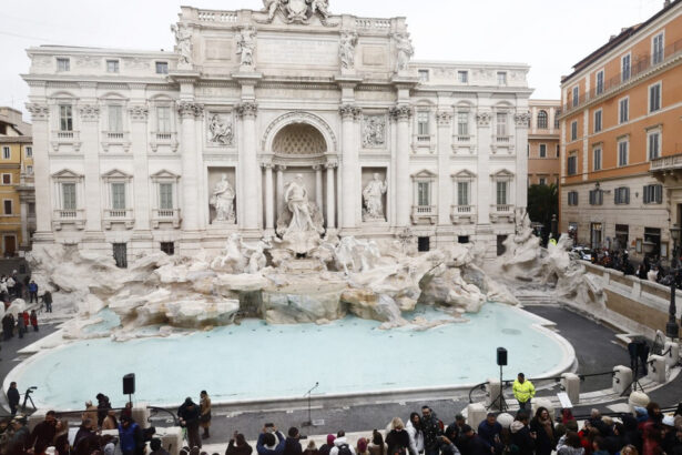 celebra fontana di trevi s a redeschis pentru public dupa trei luni de restaurare 6769d4443be52