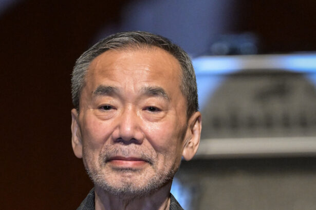 celebrul scriitor haruki murakami dezvaluie ca a fost un student slab ce declara despre perioada universitatii 676177ba551db
