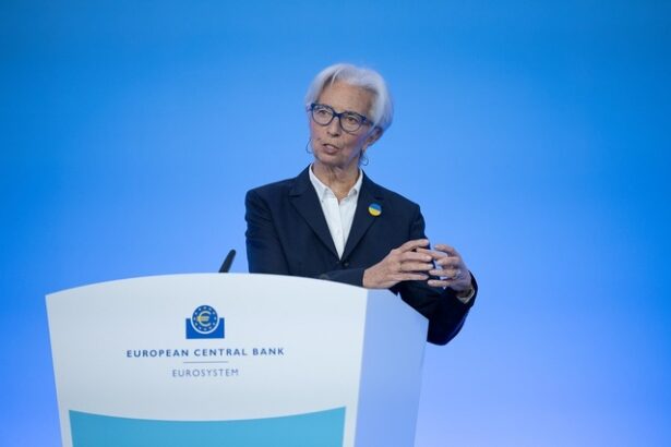 christine lagarde spune ca bce este aproape sa isi atinga tinta de inflatie 67692cf99276e