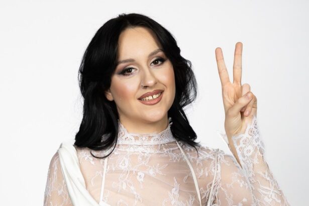 cine este raluca moldoveanu de la vocea romaniei face parte din echipa horia brenciu si theo rose 67642e28b4ed9