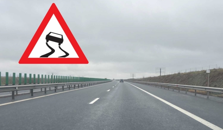 circulatie pe carosabil umed pe mai multe autostrazi din tara 676fb2121b887