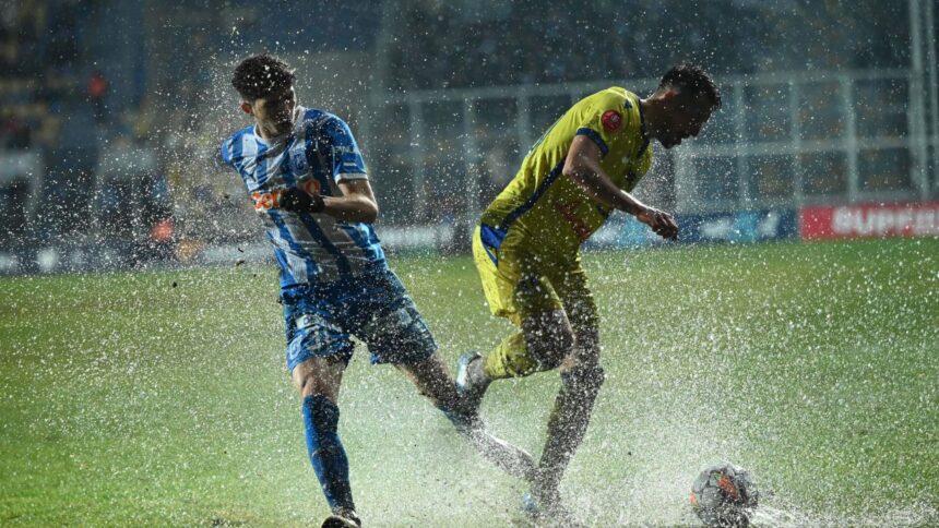 Costel Gâlcă a comentat sincer după derby-ul noroios dintre Petrolul și Craiova: ”Ăsta nu e fotbal” 1 costel galca a spus lucrurilor pe nume dupa derby ul noroios dintre petrolul si craiova asta nu e fotbal 6754b87785b3d