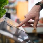 Crăciunul readuce ofertele la 100 de grame. Cele mai costisitoare Sărbători din ultimii 20 de ani, mulți români vor vedea bunătăți tradiționale doar pe Facebook și TikTok. 3 craciunul readuce ofertele la 100 de grame cele mai scumpe sarbatori din ultimii 20 de ani multi romani vor vedea bunatati traditionale doar in fotografii facebook si tiktok 67666a2f6ed9b