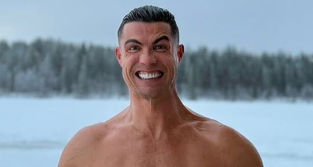 cristiano ronaldo viral de craciun filmuletul la bustul gol prin zapada are peste 11 milioane de vizualizari in cateva ore 676c17aa1b242