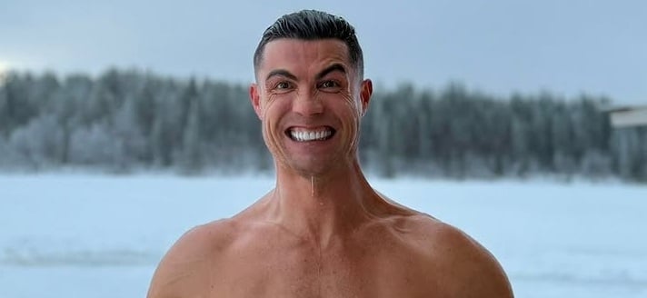 cristiano ronaldo viral de craciun filmuletul la bustul gol prin zapada are peste 11 milioane de vizualizari in cateva ore 676c17aa1b242