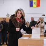 cum a aparut cristela georgescu la sectia de votare la alegerile parlamentare 2024 a zambit incontinuu langa calin georgescu 674c1b4a0d183