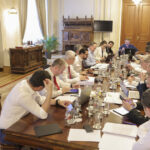 Negocierile între partide: UDMR solicită Mediul și Dezvoltarea, iar PSD vizează Transporturile. Bolojan ar putea deveni președinte al Senatului. 3 cum decurg negocierile intre partide udmr vrea mediul si dezvoltarea psd transporturile bolojan ar putea prelua sefia senatului 6763dec385b7b