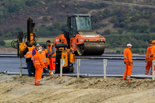 detinutii vor lucra pe viitoarele santiere de autostrazi si drumuri expres vor primi bani iar pedeapsa li se va reduce 67692f923f627