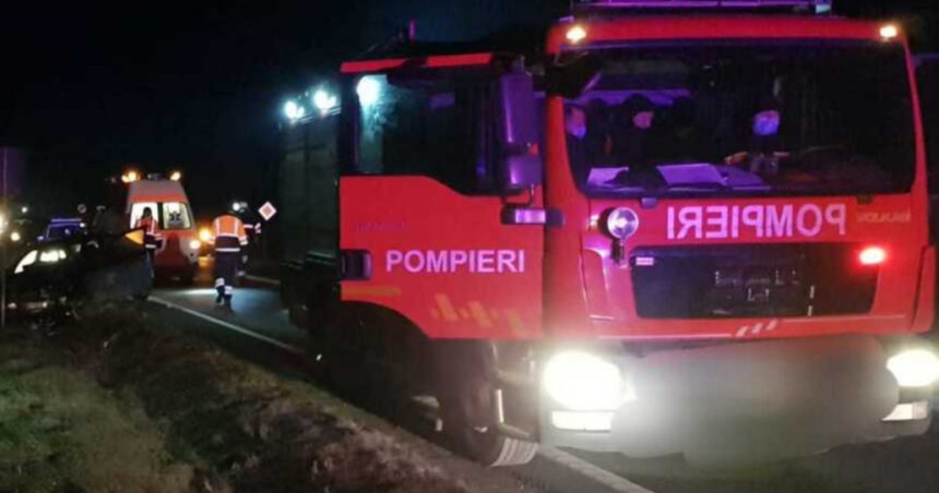 doi tineri au murit in urma unui accident grav pe de581 la iesirea din husi traficul in zona este blocat 674f77107b1b9