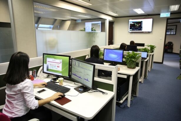 dupa ani de boom joburile in it telecom se reduc semnificativ salariile cresc doar pentru cei din roluri cheie alte domenii au aparut in frunte la angajari cele mai mari si cele mai mici salarii 676178a4adaae