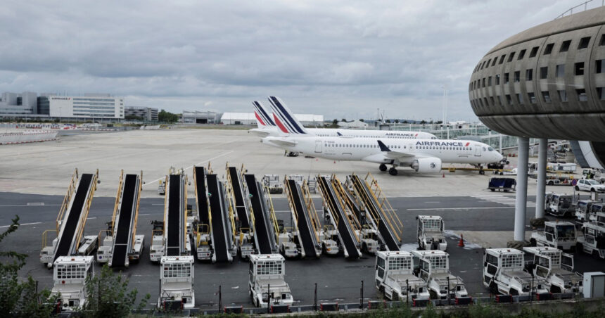 Europa, afectată de greve de călătorie: aeroporturi cu zboruri afectate și trenuri cu întârzieri. 1 europa acaparata de greve de calatorie pe ce aeroporturi vor fi afectate zborurile si ce trenuri vor avea intarzieri 675da2dad6e84