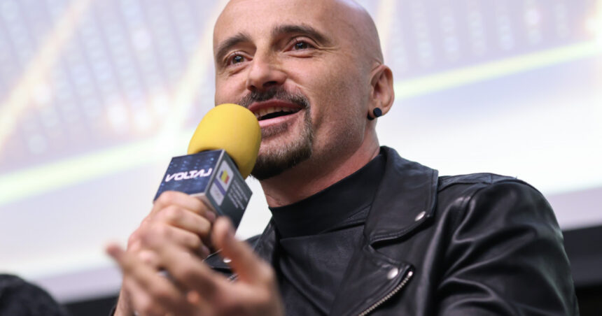 Mesajul de Crăciun al lui Călin Goia, solistul trupei Voltaj, pentru români. Ce a transmis artistul. 1 exclusiv mesajul de craciun al lui calin goia solistul trupei voltaj ce a transmis artistul romanilor 676b1b1235abf