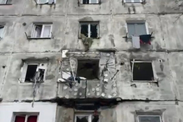 explozie puternica intr un bloc de patru etaje din bacau peste 40 de oameni au fost evacuati 67557ac2e8c06