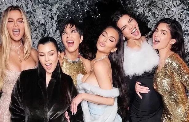 familia kardashian renunta la fastuoasa petrecere de craciun decizia neasteptata luata in acest an 67657fc22425a