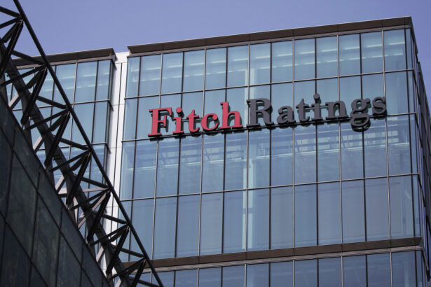 fitch a revizuit perspectiva ratingului romaniei de la stabil la negativ din cauza incertitudinii politice la niveluri ridicate 676290c20e095
