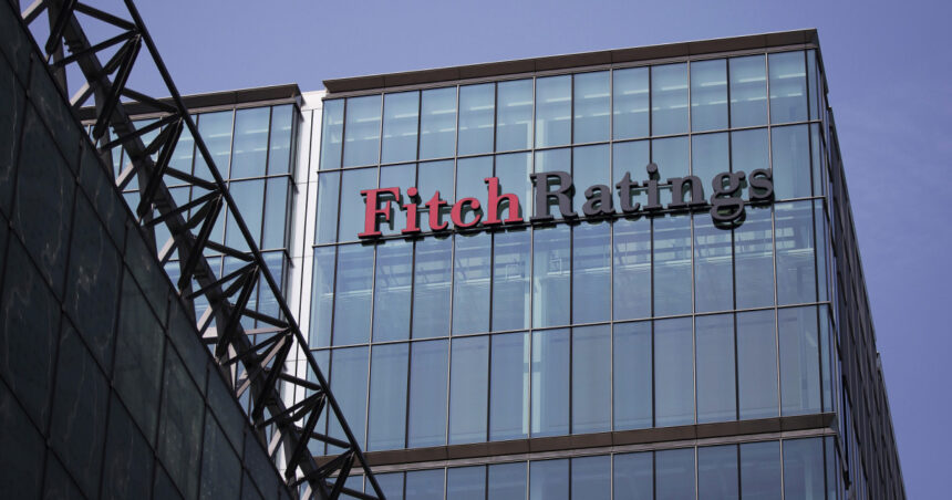 Fitch a modificat perspectiva ratingului României de la stabil la negativ, din cauza „incertitudinii politice la niveluri ridicate” 1 fitch a revizuit perspectiva ratingului romaniei de la stabil la negativ din cauza incertitudinii politice la niveluri ridicate 676290c20e095