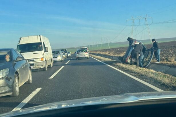 foto accident pe dn 22 dupa popasul tasaul o masina s a rasturnat 675fda4e094e9