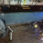 foto accident spectaculos in parcarea unui mall un sofer a cazut cu masina de la etajul 2 67573a11c79ac