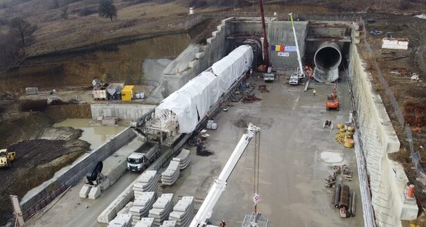 foto aktor a inceput forajul la al 4 lea tunel pe sectiunea apata cata a tronsonului de cale ferata brasov sighisoara 67725cc22d75f